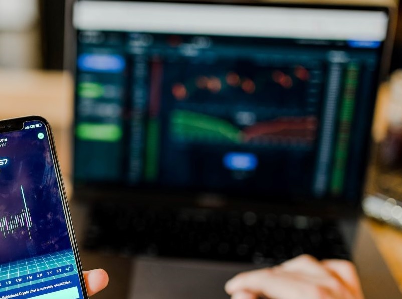 punter in NJ playing casino game on a betting app